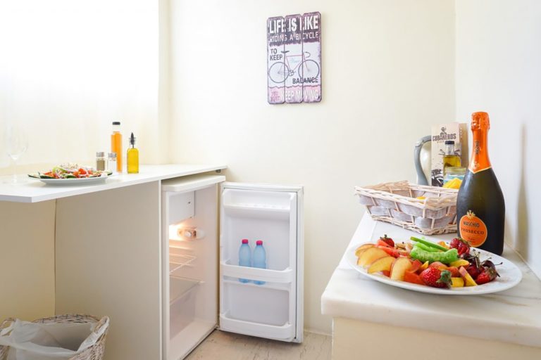 ROOM 1 - FOOD-CORNER