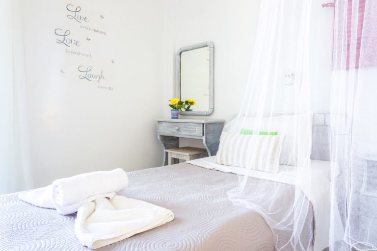 TRIPLE-ROOM-E-1536x1024