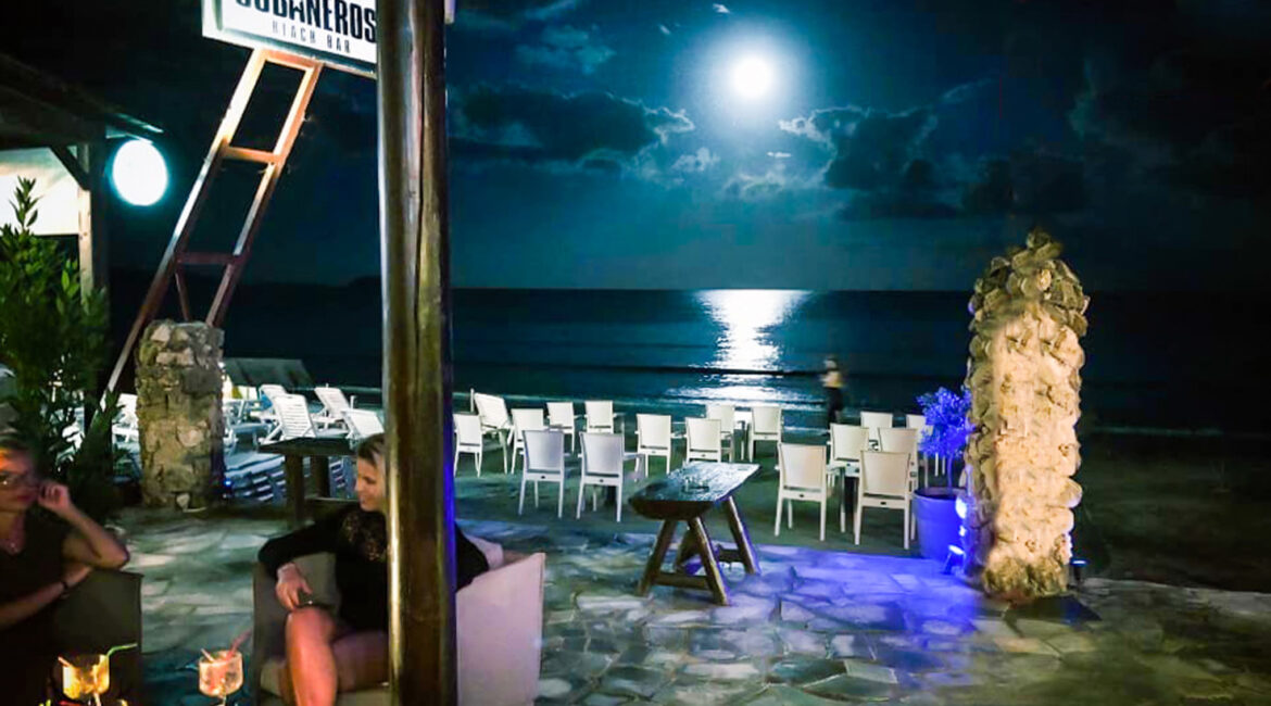 Cubaneros Beach Bar-2